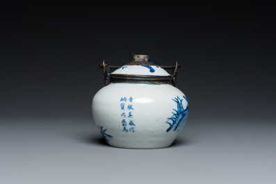 Pipe &agrave; eau en porcelaine de Chine 'Bleu de Hue' pour le Vietnam, marque Thọ 壽, 19&egrave;me