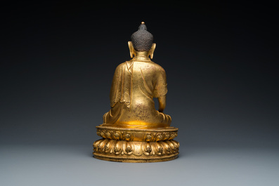 Een Chinese vergulde bronzen Boeddha Shakyamuni, wellicht Ming