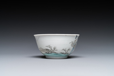 Een Chinese grisaille kop en schotel met Lan Caihe, Yongzheng