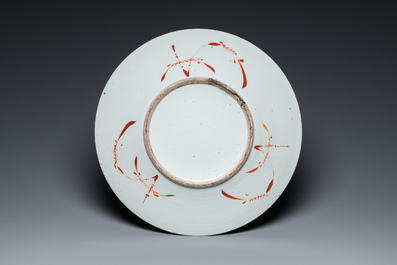 A Chinese famille verte 'dragons' dish, 19th C.