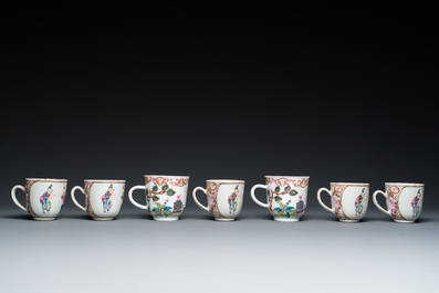 19 Chinese famille rose koppen en 15 schotels, Qianlong