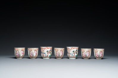 19 Chinese famille rose koppen en 15 schotels, Qianlong