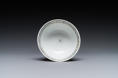 Een Chinese grisaille kop en schotel met Lan Caihe, Yongzheng