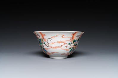 A rare Chinese famille verte 'Avalokitesvara' bowl, Da Xiong Bao Dian 大雄寶殿 mark, 19th C.