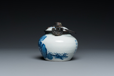 Pipe &agrave; eau en porcelaine de Chine 'Bleu de Hue' pour le Vietnam, marque Thọ 壽, 19&egrave;me