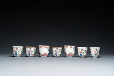 19 Chinese famille rose koppen en 15 schotels, Qianlong