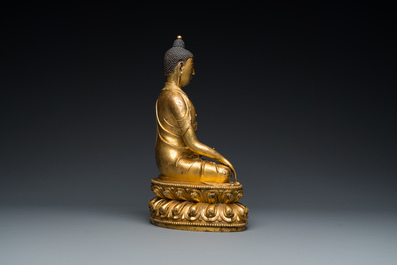 Een Chinese vergulde bronzen Boeddha Shakyamuni, wellicht Ming