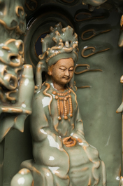 Een Chinees Longquan celadon schrijn met Guanyin, wellicht Ming