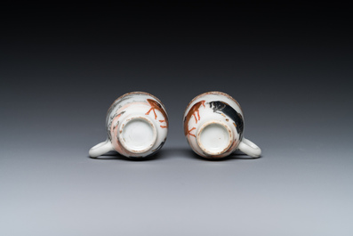 Rare paire de tasses miniatures en porcelaine de Chine &agrave; d&eacute;cor de chevaux en grisaille et dorure, Yongzheng/Qianlong
