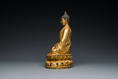 Een Chinese vergulde bronzen Boeddha Shakyamuni, wellicht Ming