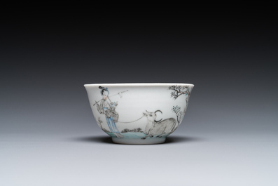 Een Chinese grisaille kop en schotel met Lan Caihe, Yongzheng
