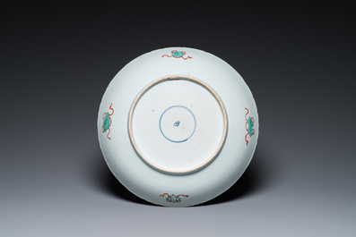 Een Chinese famille verte 'pagode' schotel, Kangxi