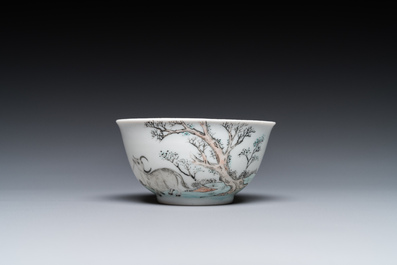 Een Chinese grisaille kop en schotel met Lan Caihe, Yongzheng