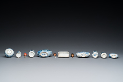 Negen Chinese blauw-witte snuifflessen, 19/20e eeuw