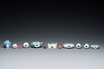 Negen Chinese blauw-witte snuifflessen, 19/20e eeuw