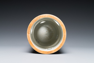 A Chinese famille rose 'Wu Shuang Pu' hat stand, 19th C.