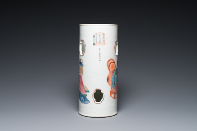 A Chinese famille rose 'Wu Shuang Pu' hat stand, 19th C.