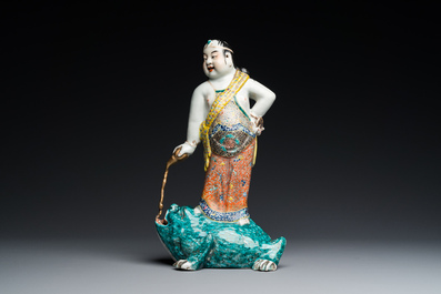 Sculpture en porcelaine de Chine famille rose figurant Liu Hai sur le crapaud, sign&eacute;e Huang Yuanxiang 黃源項, 19&egrave;me