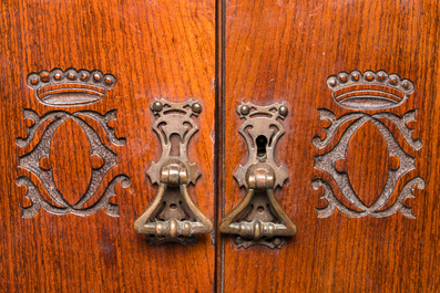 Cabinet en bois dur et huanghuali aux montures en bronze pour le march&eacute; europ&eacute;en, Chine, 19&egrave;me