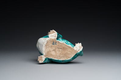 Sculpture en porcelaine de Chine famille rose figurant Liu Hai sur le crapaud, sign&eacute;e Huang Yuanxiang 黃源項, 19&egrave;me