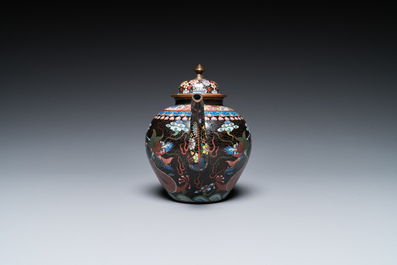 Negen stukken Chinees cloisonn&eacute;, 19/20e eeuw