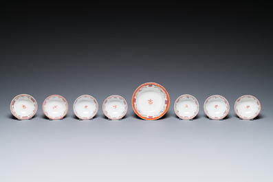 Een Chinees 20-delig famille rose theeservies met floraal decor, Qianlong