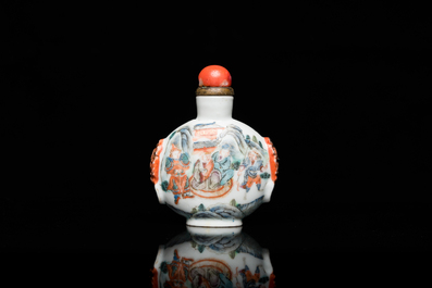 Een Chinese famille rose snuiffles, Qianlong merk, 19e eeuw