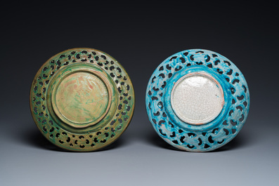 Deux plats aux bordures ajour&eacute;es en c&eacute;ramique polychrome de Multan, Pakistan, 19/20&egrave;me