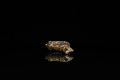 Un mod&egrave;le d'une panth&egrave;re en bronze romain et une plaque de ceinture avec un lion, ca. 2&egrave;me