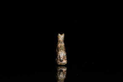 Un mod&egrave;le d'une panth&egrave;re en bronze romain et une plaque de ceinture avec un lion, ca. 2&egrave;me