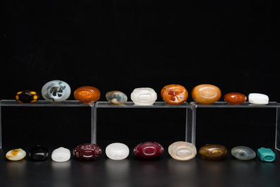 19 Chinese glass snuff bottles, 19/20th C.