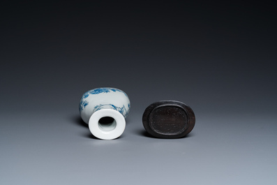 A Chinese blue and white-enamelled 'pheasants' vase, 19/20th C.