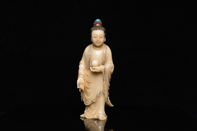 Bouddha de M&eacute;decine ou Bhaishajyaguru en pierre &agrave; savon sculpt&eacute;e, Chine, Qing