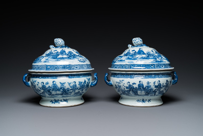 Paire de terrines couvertes en porcelaine de Chine en bleu et blanc, Qianlong