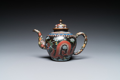 Negen stukken Chinees cloisonn&eacute;, 19/20e eeuw