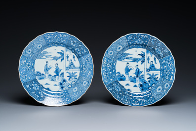 Drie Chinese blauw-witte 'Xi Xiang Ji' schotels, Qianlong