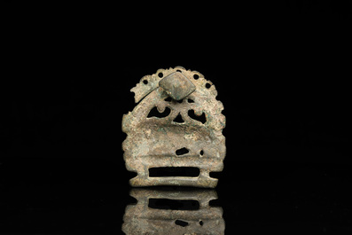 Un mod&egrave;le d'une panth&egrave;re en bronze romain et une plaque de ceinture avec un lion, ca. 2&egrave;me