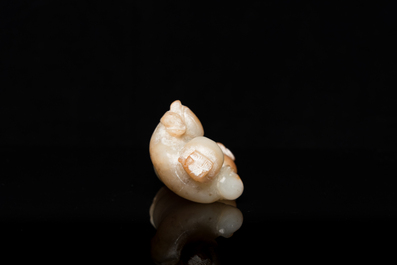 A Chinese jade sculpture of a boy, 18/19th C.