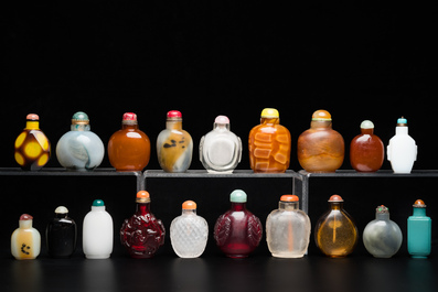 19 Chinese glass snuff bottles, 19/20th C.