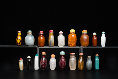 19 Chinese glass snuff bottles, 19/20th C.