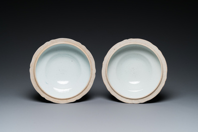 Paire de terrines couvertes en porcelaine de Chine en bleu et blanc, Qianlong