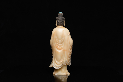 Bouddha de M&eacute;decine ou Bhaishajyaguru en pierre &agrave; savon sculpt&eacute;e, Chine, Qing