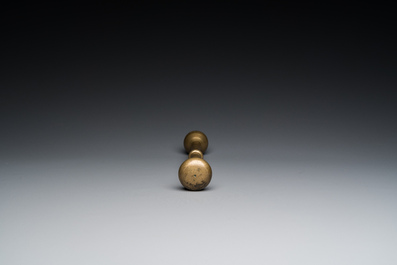 Een grote bronzen vijzel met stamper, wellicht Frankrijk, 16/17e eeuw