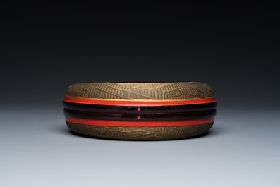 A Chinese gilt-copper-wire-mounted red and brown lacquer necklace box and cover, 18/19th C.