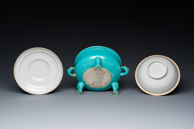 A Chinese turquoise-glazed tripod bowl and cover, 19th C.