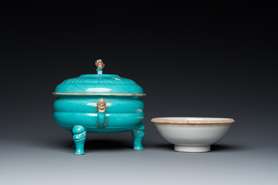 A Chinese turquoise-glazed tripod bowl and cover, 19th C.