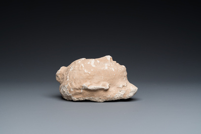 Acht diverse gesculpteerde stenen hoofden, o.a. Gandhara, Etruskisch, Japans en Chinees