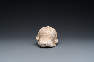 Acht diverse gesculpteerde stenen hoofden, o.a. Gandhara, Etruskisch, Japans en Chinees