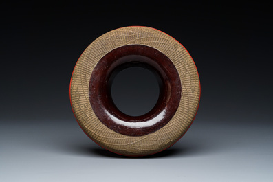 A Chinese gilt-copper-wire-mounted red and brown lacquer necklace box and cover, 18/19th C.
