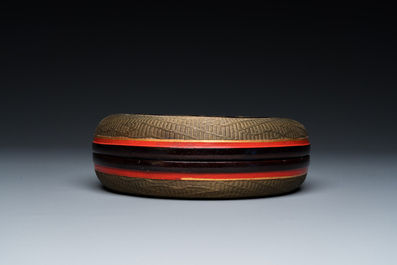 A Chinese gilt-copper-wire-mounted red and brown lacquer necklace box and cover, 18/19th C.